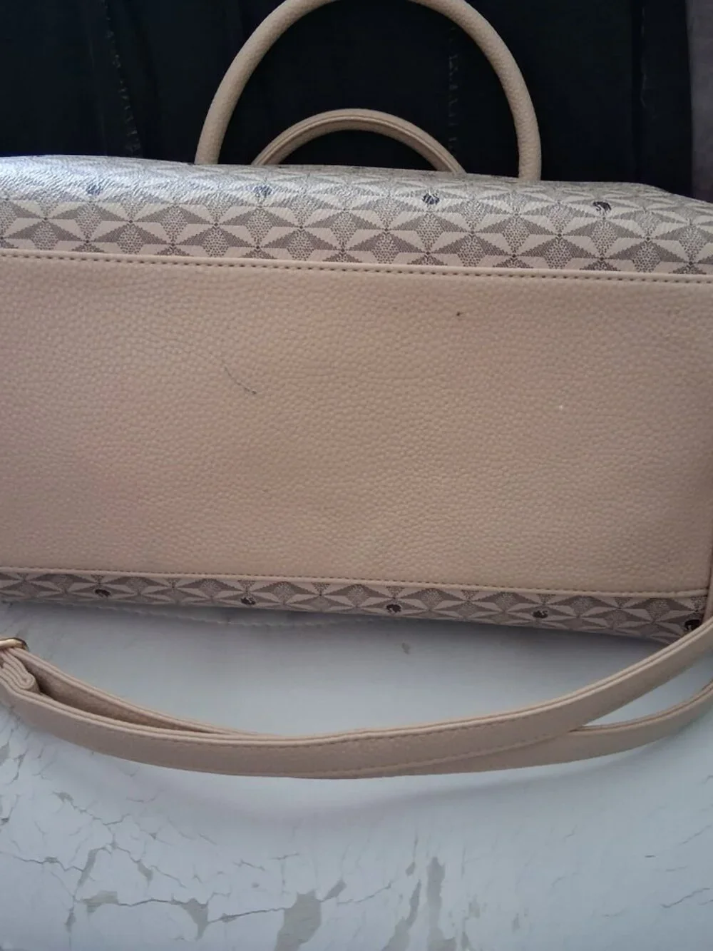 Gloria Vanderbilt Beige Swan Logo Crossbody Handbag Purse